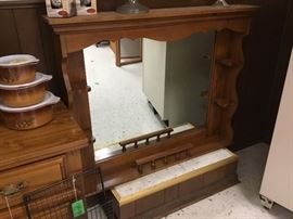 Mirror to dresser