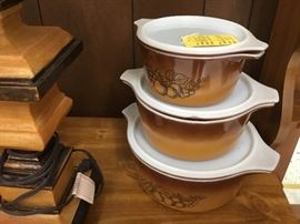 Pyrex bowls with lids