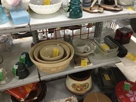 Pyrex bowl set
