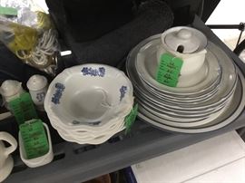 Phaltzgraff items in excellent condition; Folk art pattern