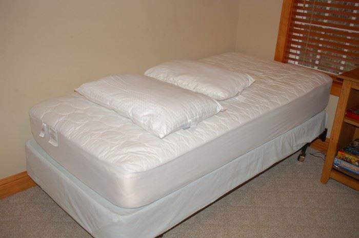 Twin bed mattress and box spring