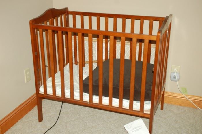 Wood baby crib