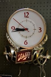 Schlitz lighted clock (works)