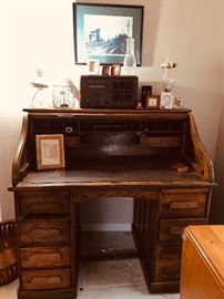 Roll-top desk