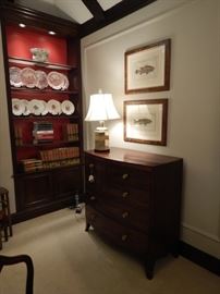 ANTIQUE ENGLISH CHEST