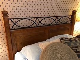 Vaughan Bassett bedroom furniture.......queen headboard and footboard 