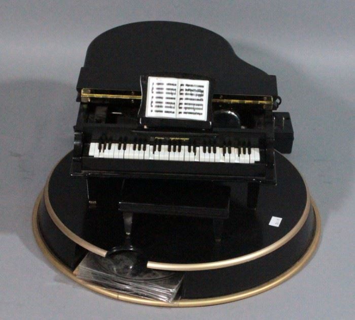 Mr Christmas Mechanical Music Box Grand Piano With 10 Metal Blade Records, Lara's Theme, Over The Rainbow, Chariots Of Fire And More