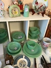 Green Jadite is one of the types of glassware that just screams at me.  The soft mint green is a compliment to any vintage kitchen.  