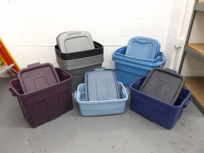 16 Newer Totes with Lids
