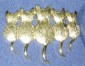 Goldtone Five Kitty cats pin