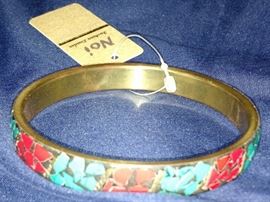 Pretty brass floral bangle bracelet, never worn