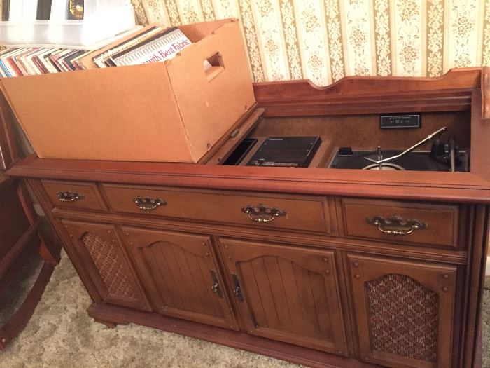 Magnavox coffin stereo with 8 track player and record player with radio--all works 