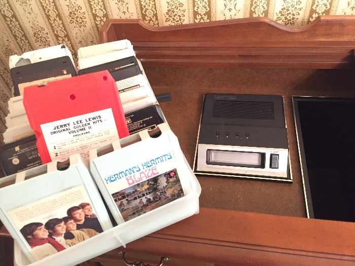 dont forget our Magnavox has a kicking 8 track player
