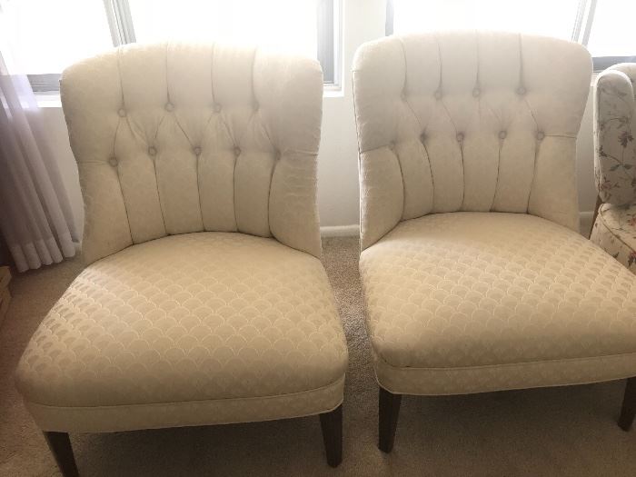 2 retro chairs