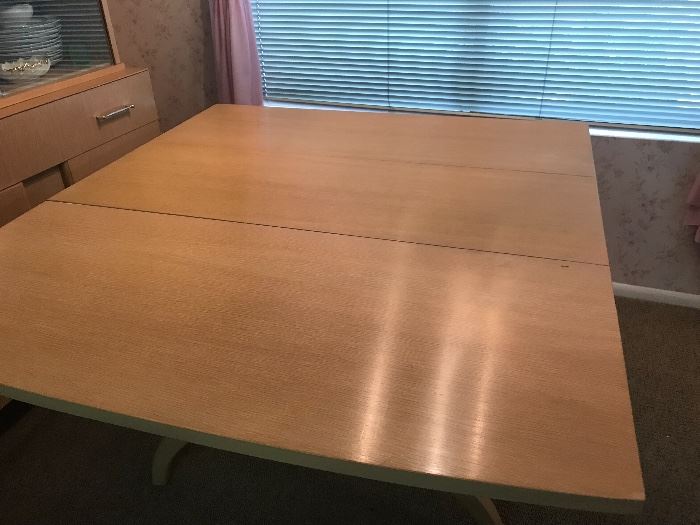 Retro table (expanded)