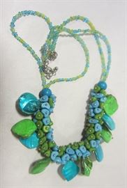 GREEN AND BLUE ART GLASS BEADED NECKLACE 