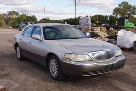 1 Lincoln Town Car 2003 Clear Kansas Title Runs..