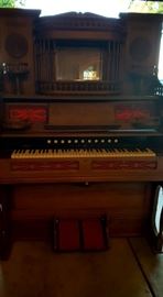 Beautiful Pump Organ!  Not electric, in working condition.