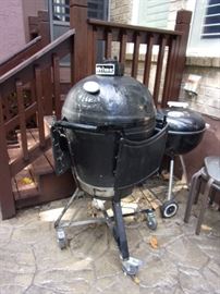 Primo grill, only 3 years old and used lightly!