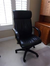 Faux leather office chair in great shape, by Scott Rice Office Works.