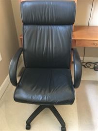 Faux leather office chair in great shape, by Scott Rice Office Works.
