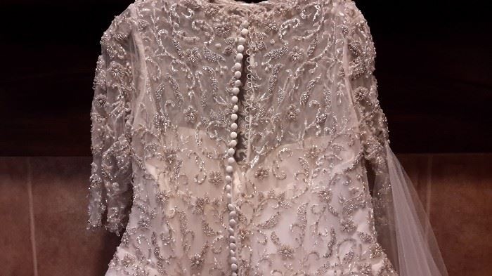 Vintage-look Alfredo Angelo "Sapphire" wedding dress, size 08/14.