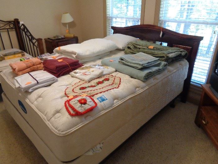 queen bed, assorted linens