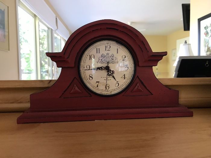 Mantel clock 