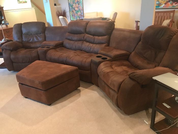 Sectional with reclining chairs 