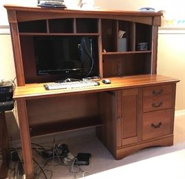 Computer desk