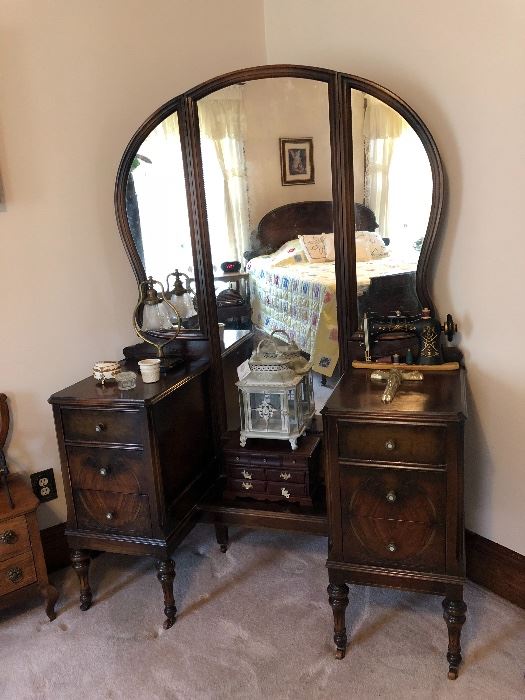 2 of 4 piece bedroom set, dressing table