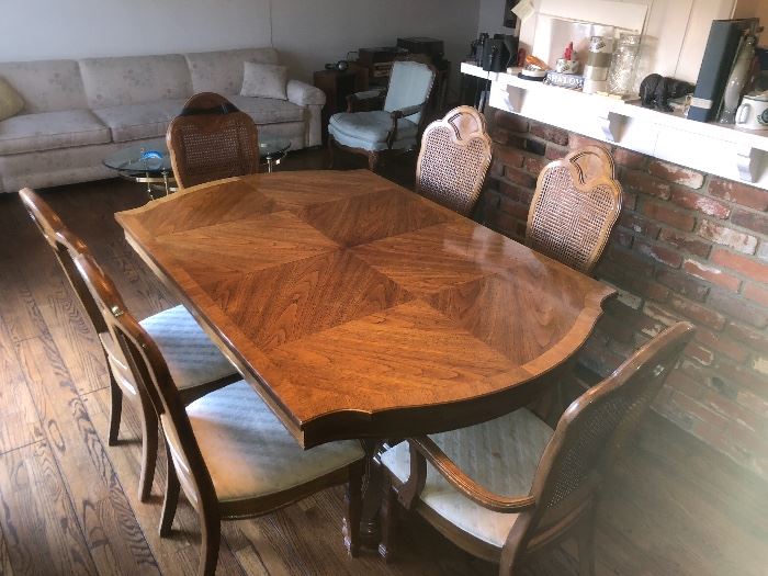 Beautiful formal dining table 1970's w/ two leaves (not shown)