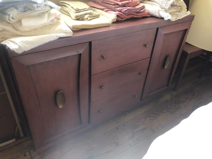 Very nice vintage dresser...