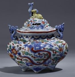 Chinese doucai porcelain incense burner, 19th c.