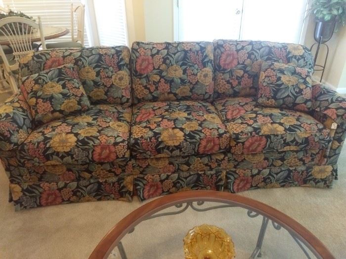 wonderful sofa perfect condition