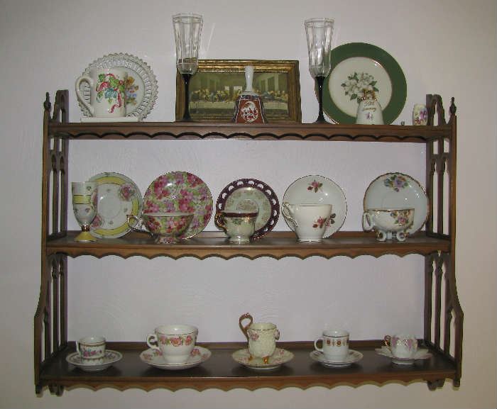 Cups/saucers/shelf