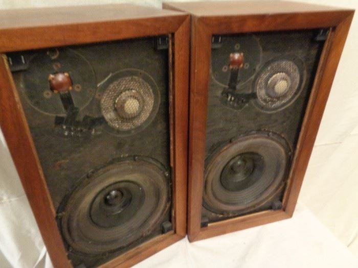 Pair vintage AR-3 speakers