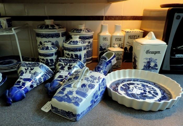 Blue Willow Ware Collection
