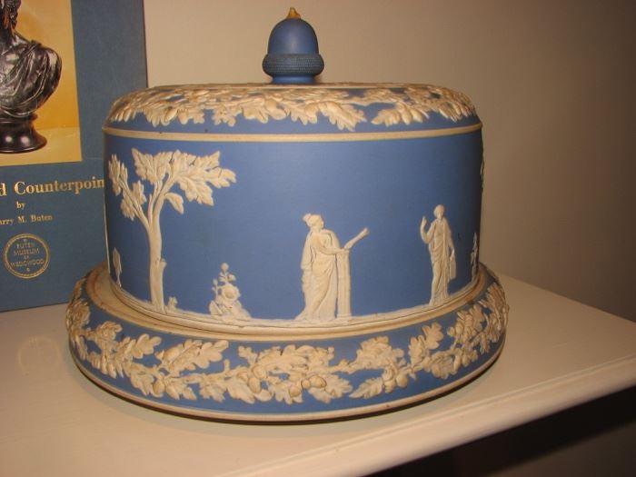 vintage Wedgwood covered cake plate
