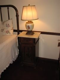 bedside cabinet, table top lamp