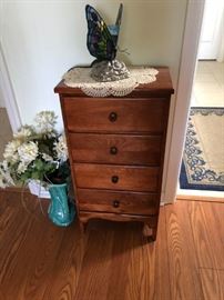 ADORABLE 4 DRAWER MINI CHEST 