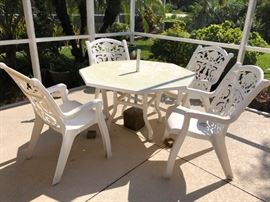WHITE DINING TABLE WITH CHAIRS & UNBRELLA