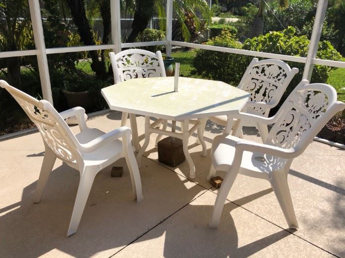 WHITE DINING TABLE WITH CHAIRS & UNBRELLA