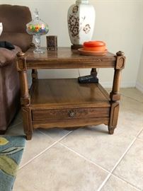 NICE END TABLE WITH DRAWER
