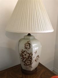 NICE ASIAN FLAIR LAMP 