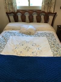Nice Queen size bed with clean mattress
