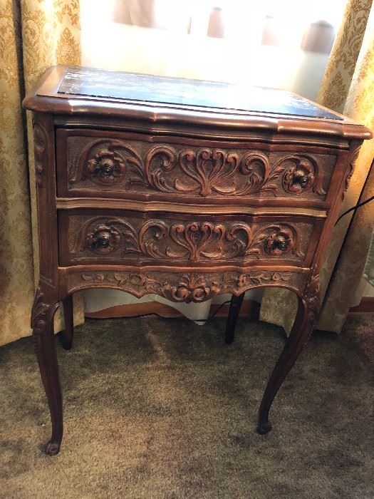 Louis XVI-Style Carved Mahogany Petite Marble-Top End Stand