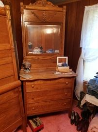 Oak Dresser that matches High Back Bed