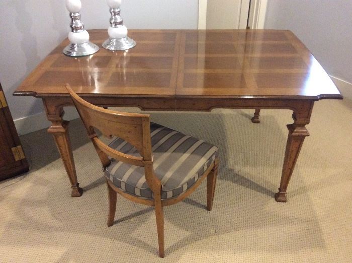 Lovely Dining Room Table, 2 Extra Leaves & 7 Chairs