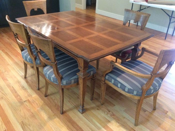 Lovely Dining Room Table,  Extra Leaves &  7 Chairs
